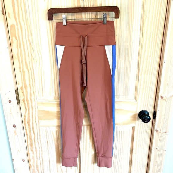 Aerie Offline Goals 7/8 Hi-Rise Peach Leggings. Size Medium. - Picture 2 of 10